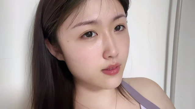 长发女生露肩脸部特写壁纸
