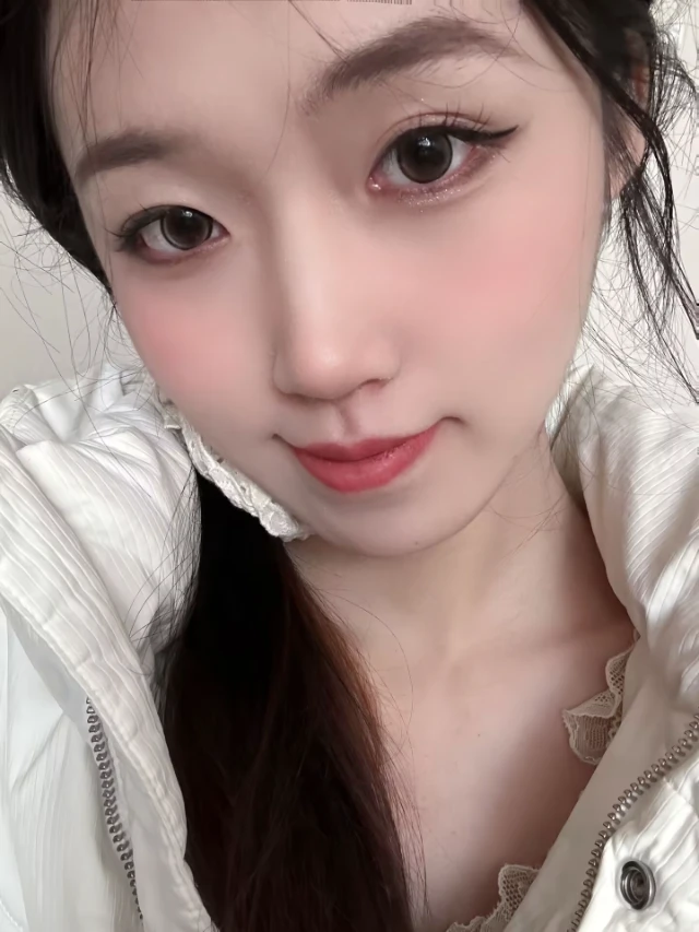 汽车气质女生怼脸自拍壁纸